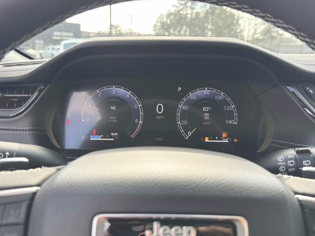 2026 Diamond Black Crystal Pearlcoat Jeep Grand Cherokee Laredo Altitude RWD SUV