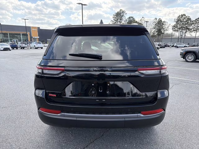 2026 Diamond Black Crystal Pearlcoat Jeep Grand Cherokee Laredo Altitude RWD SUV