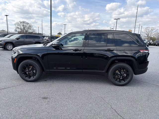 2026 Diamond Black Crystal Pearlcoat Jeep Grand Cherokee Laredo Altitude RWD SUV