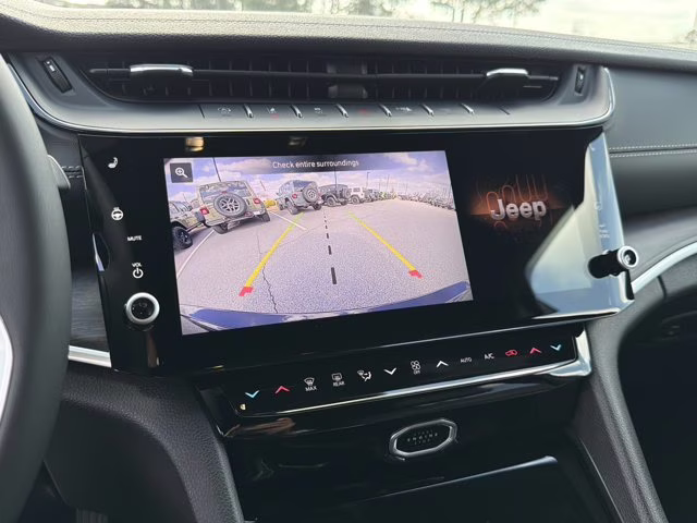 2026 Diamond Black Crystal Pearlcoat Jeep Grand Cherokee Laredo Altitude RWD SUV