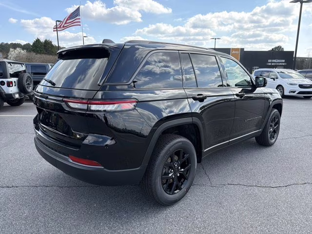 2026 Diamond Black Crystal Pearlcoat Jeep Grand Cherokee Laredo Altitude RWD SUV