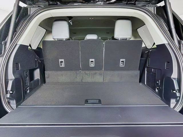 2026 Space Silver Metallic Ford Expedition Active RWD SUV