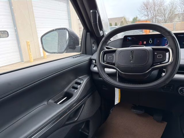 2026 Crystal White Metallic Clearcoat Lincoln Navigator Reserve 4X4 SUV