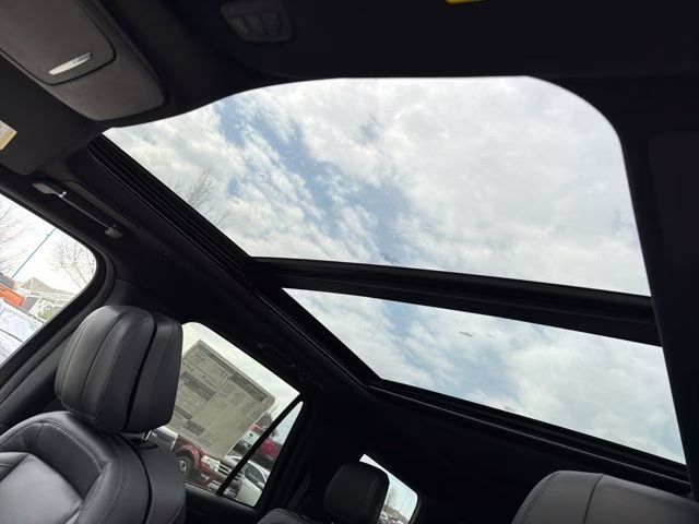 2026 Crystal White Metallic Clearcoat Lincoln Navigator Reserve 4X4 SUV