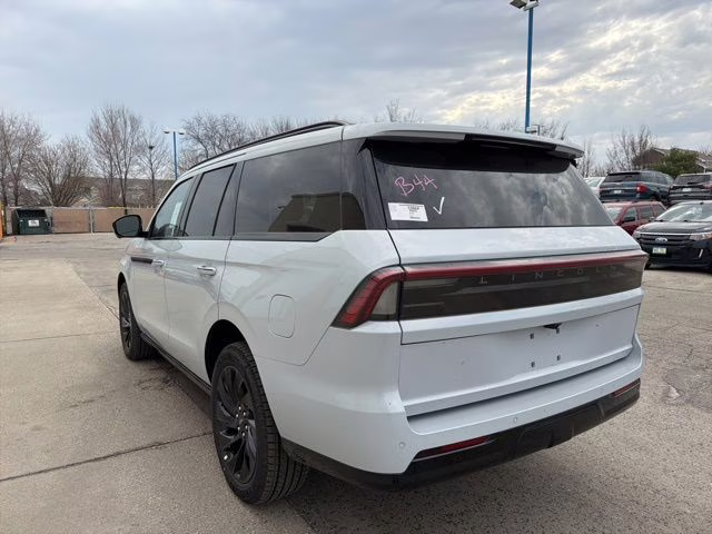 2026 Crystal White Metallic Clearcoat Lincoln Navigator Reserve 4X4 SUV