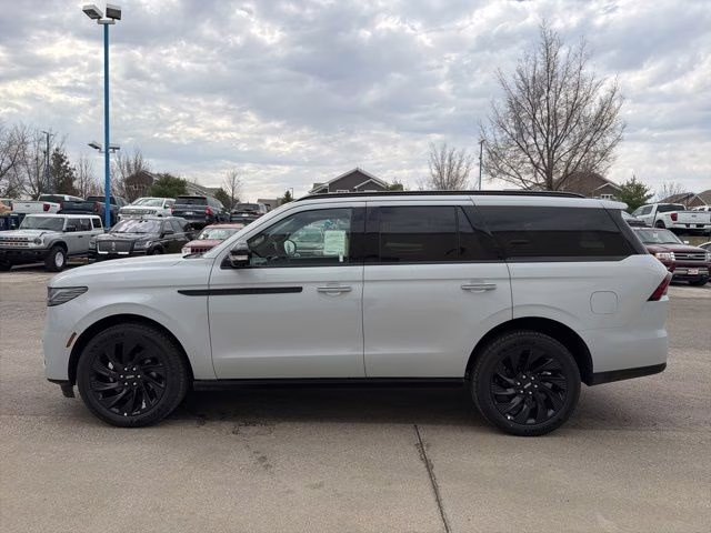 2026 Crystal White Metallic Clearcoat Lincoln Navigator Reserve 4X4 SUV