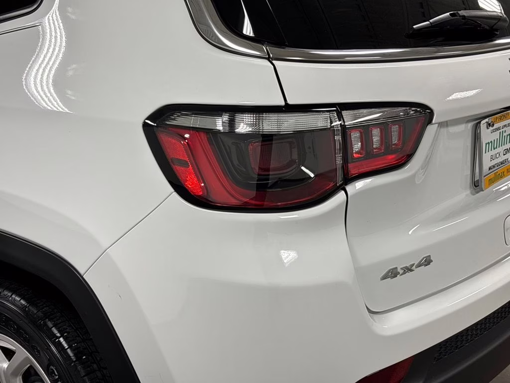 2025 Bright White Clearcoat Jeep Compass Latitude 4X4 SUV