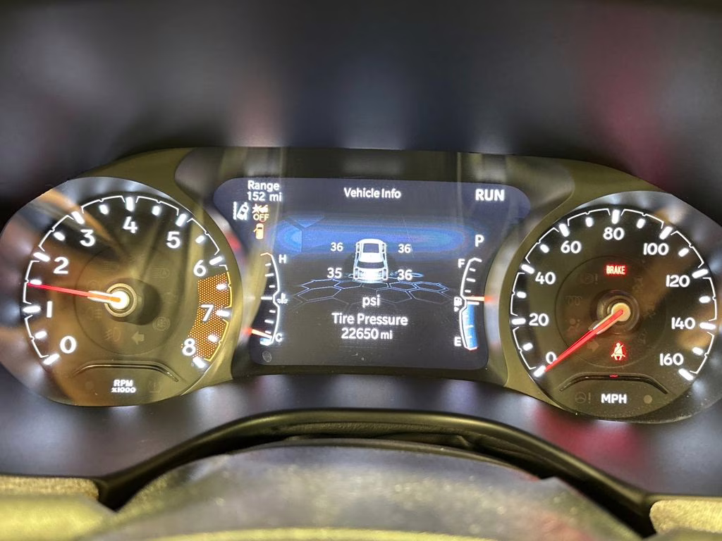 2025 Bright White Clearcoat Jeep Compass Latitude 4X4 SUV