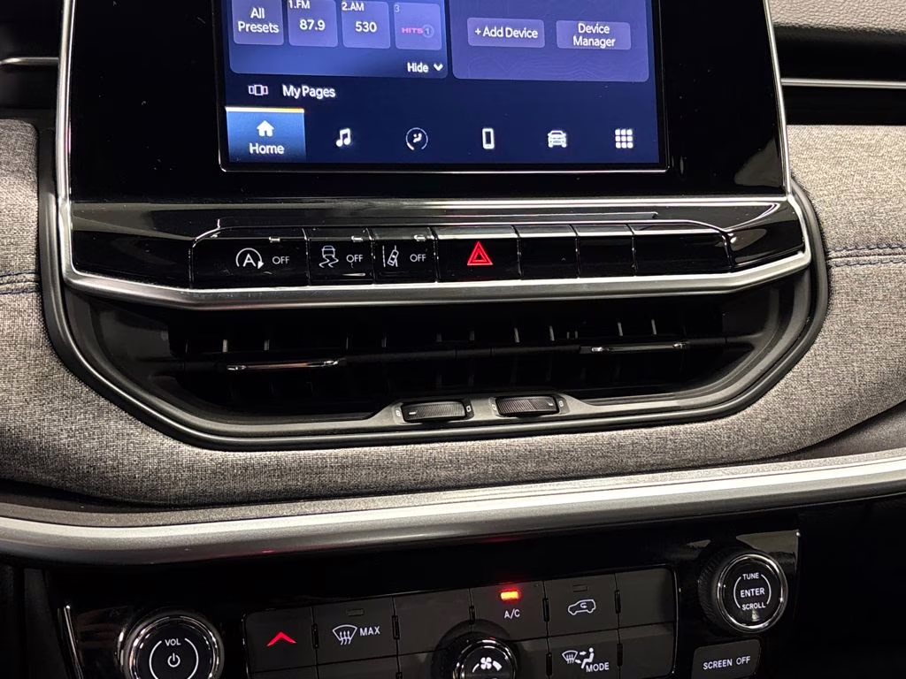 2025 Bright White Clearcoat Jeep Compass Latitude 4X4 SUV