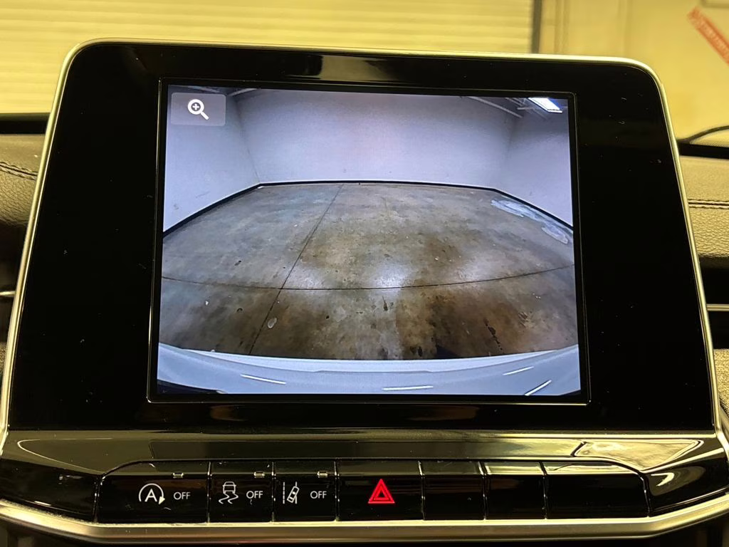 2025 Bright White Clearcoat Jeep Compass Latitude 4X4 SUV