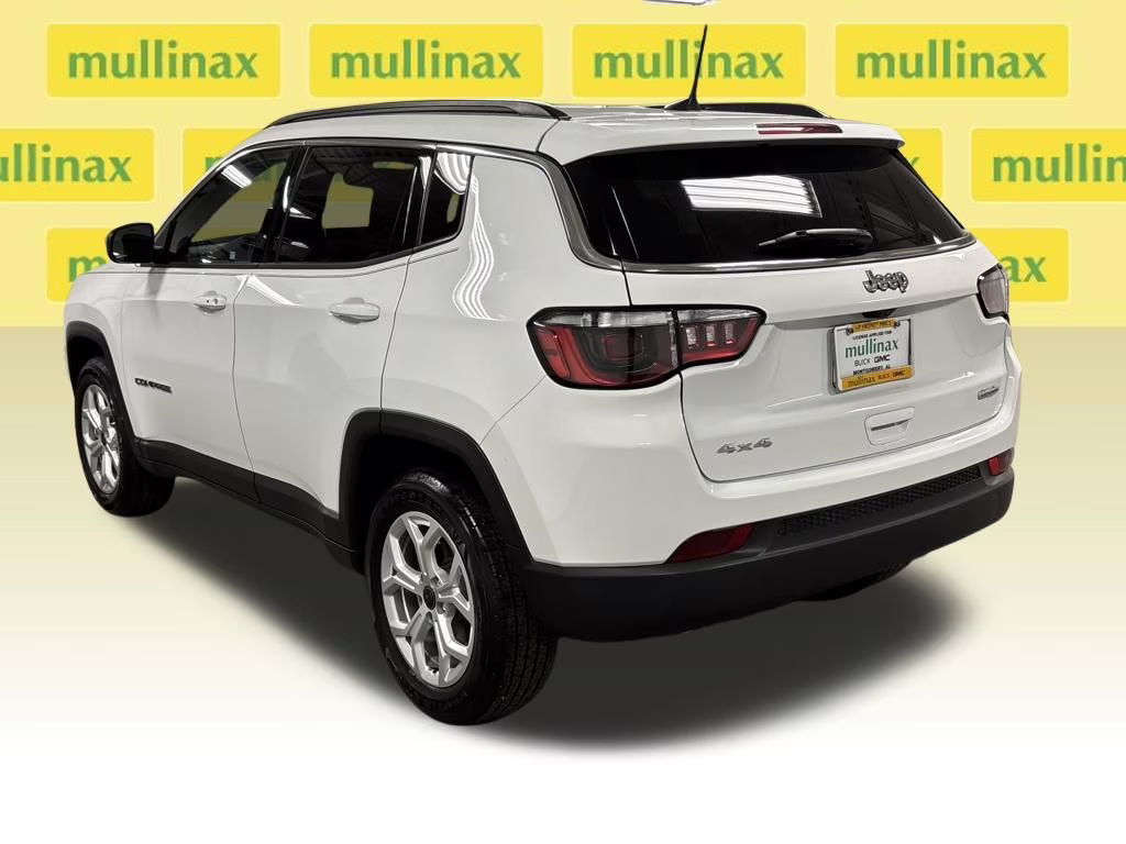 2025 Bright White Clearcoat Jeep Compass Latitude 4X4 SUV