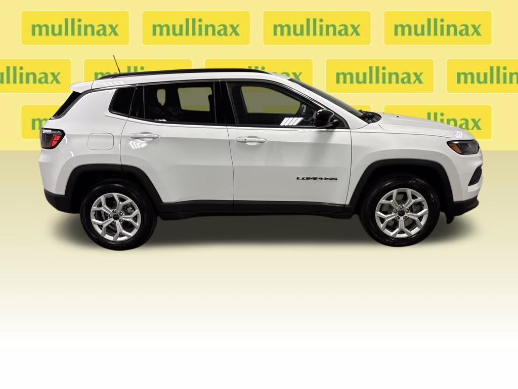 2025 Bright White Clearcoat Jeep Compass Latitude 4X4 SUV