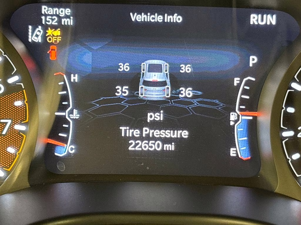 2025 Bright White Clearcoat Jeep Compass Latitude 4X4 SUV