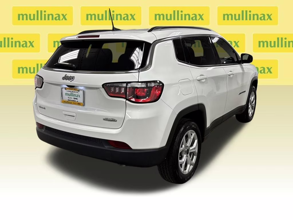 2025 Bright White Clearcoat Jeep Compass Latitude 4X4 SUV