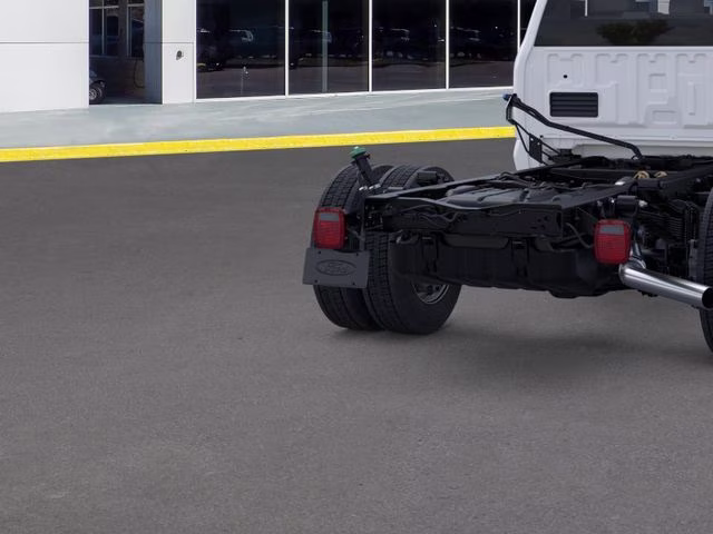2025 Ford F-550 Super Duty Chassis Cab XL - Photo 25