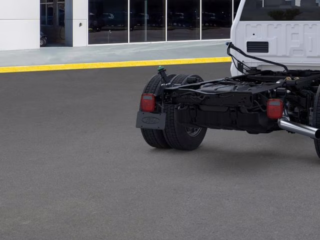 2025 Oxford White Ford Super Duty F-550 DRW XL DRW 4X4 Chassis