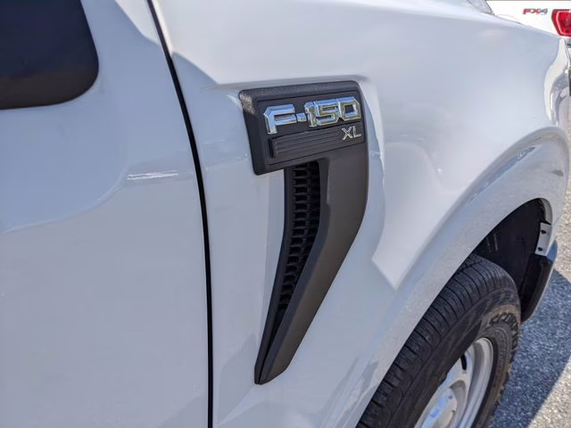 2025 Oxford White Ford F-150 XL 4X4 Truck