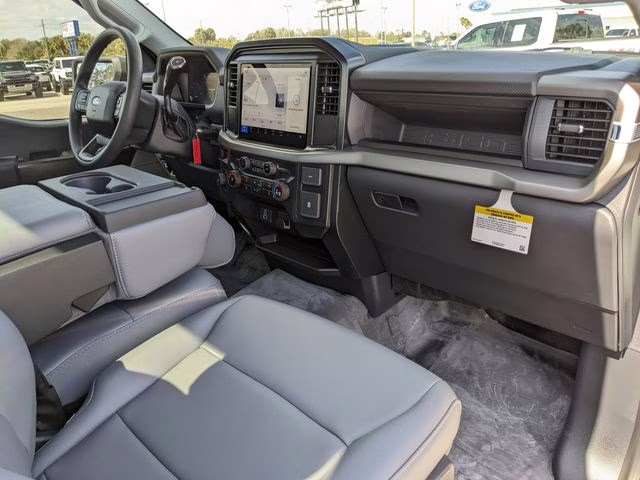 2025 Oxford White Ford F-150 XL 4X4 Truck