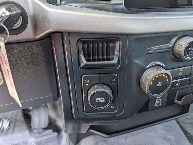 2025 Oxford White Ford F-150 XL 4X4 Truck