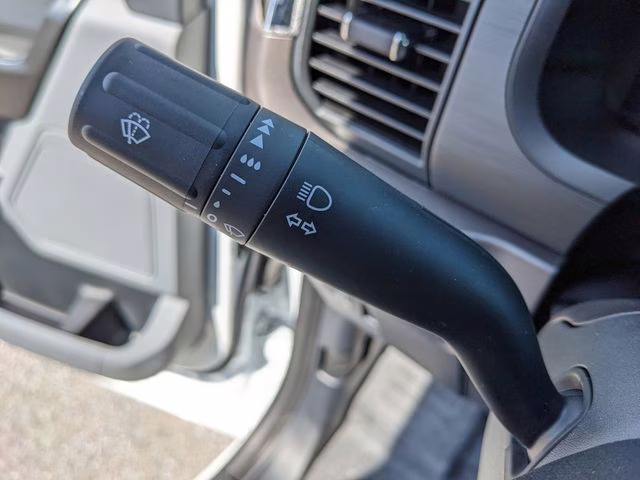 2025 Oxford White Ford F-150 XL 4X4 Truck