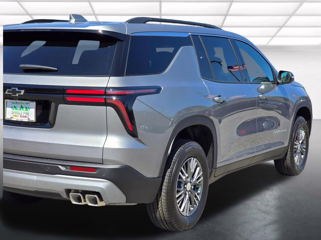 2026 Sterling Gray Metallic Chevrolet Traverse LT FWD SUV