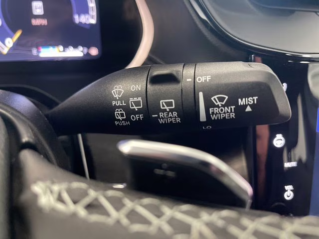 2026 Diamond Black Crystal Pearlcoat Jeep Grand Cherokee Limited 4X4 SUV