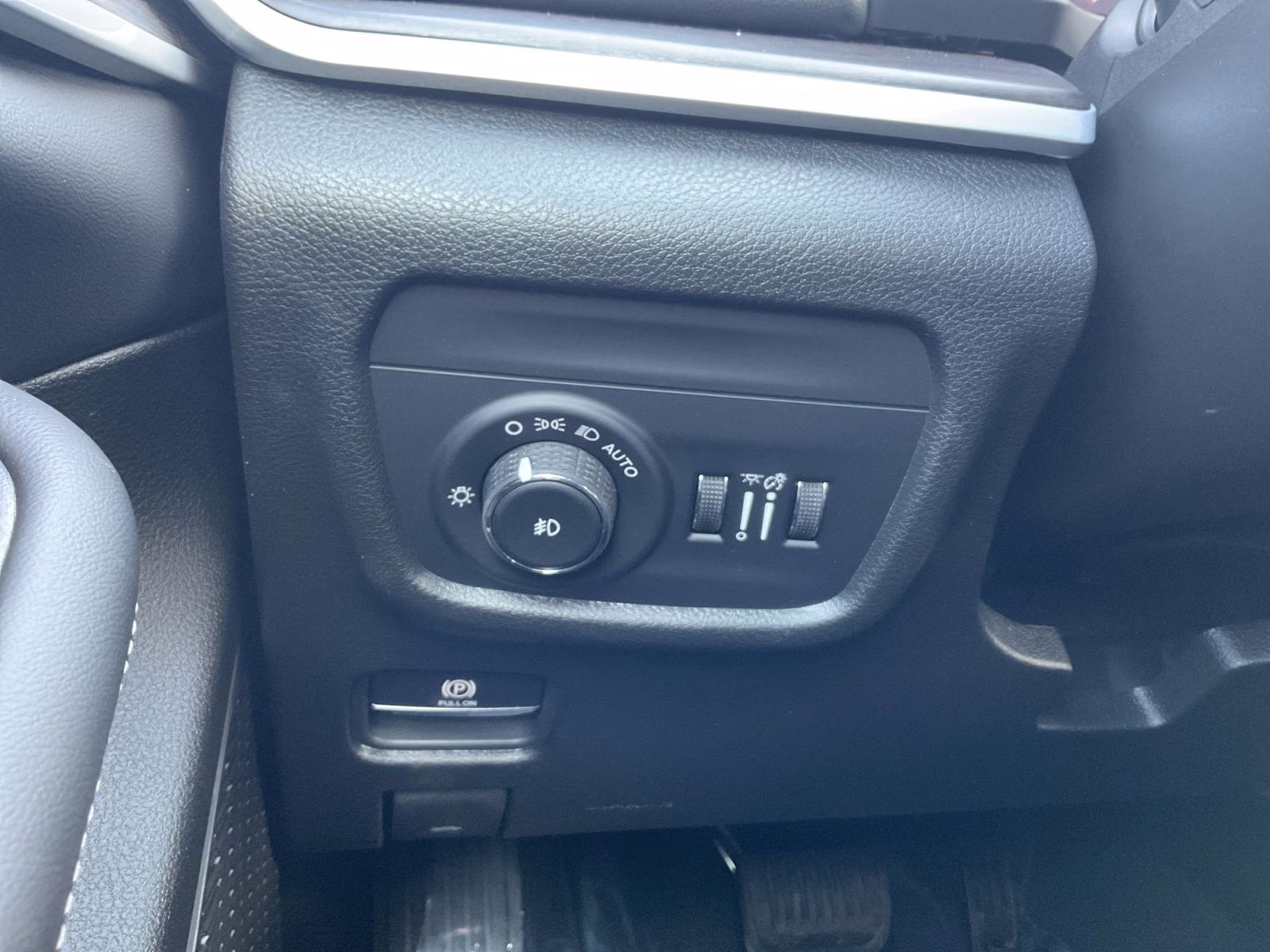 2026 Diamond Black Crystal Pearlcoat Jeep Grand Cherokee Limited 4X4 SUV