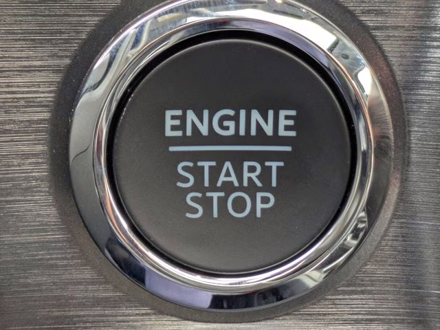 2026 White Metallic Ford Super Duty F-250 SRW LARIAT 4X4 Truck