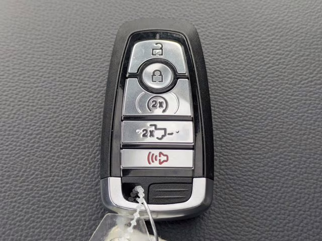 2026 White Metallic Ford Super Duty F-250 SRW LARIAT 4X4 Truck