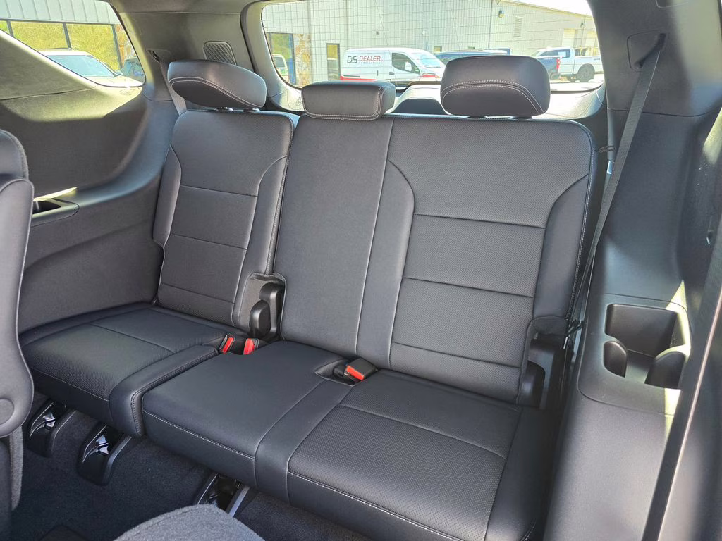 2026 Sterling Gray Metallic Chevrolet Traverse LT FWD SUV