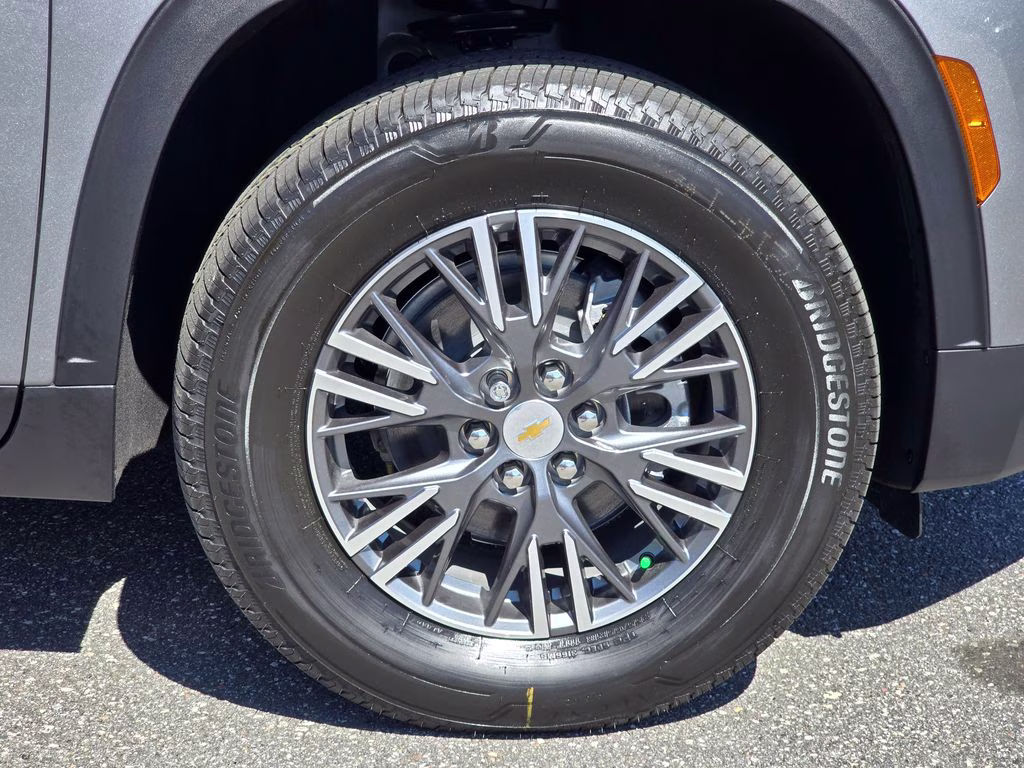 2026 Sterling Gray Metallic Chevrolet Traverse LT FWD SUV