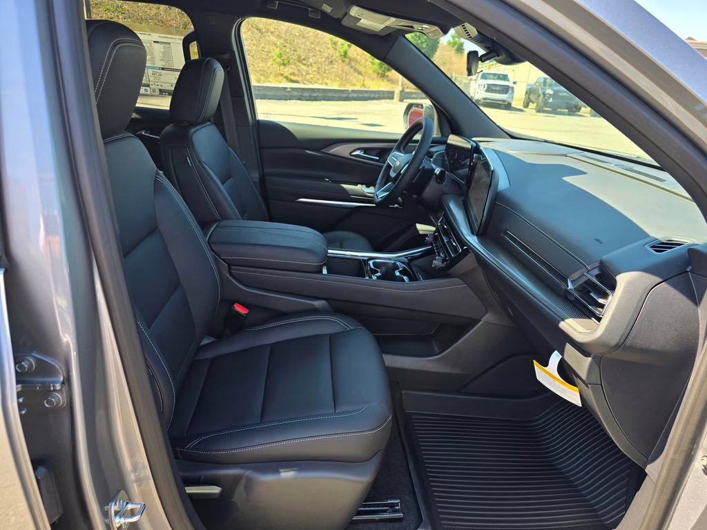 2026 Sterling Gray Metallic Chevrolet Traverse LT FWD SUV