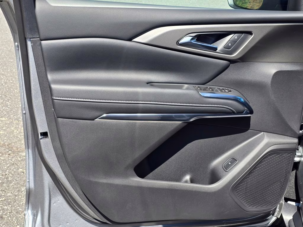 2026 Sterling Gray Metallic Chevrolet Traverse LT FWD SUV