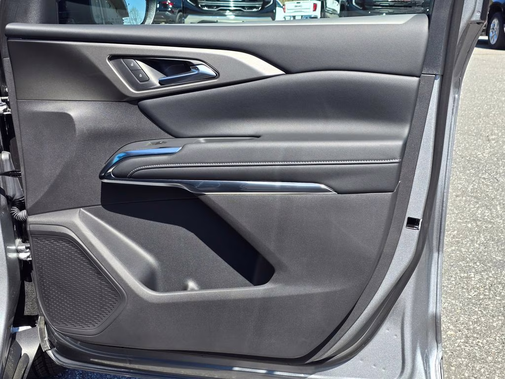 2026 Sterling Gray Metallic Chevrolet Traverse LT FWD SUV