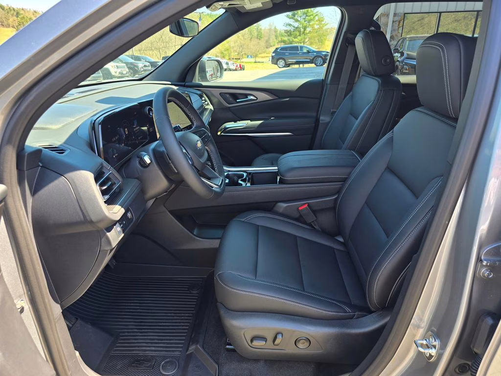 2026 Sterling Gray Metallic Chevrolet Traverse LT FWD SUV