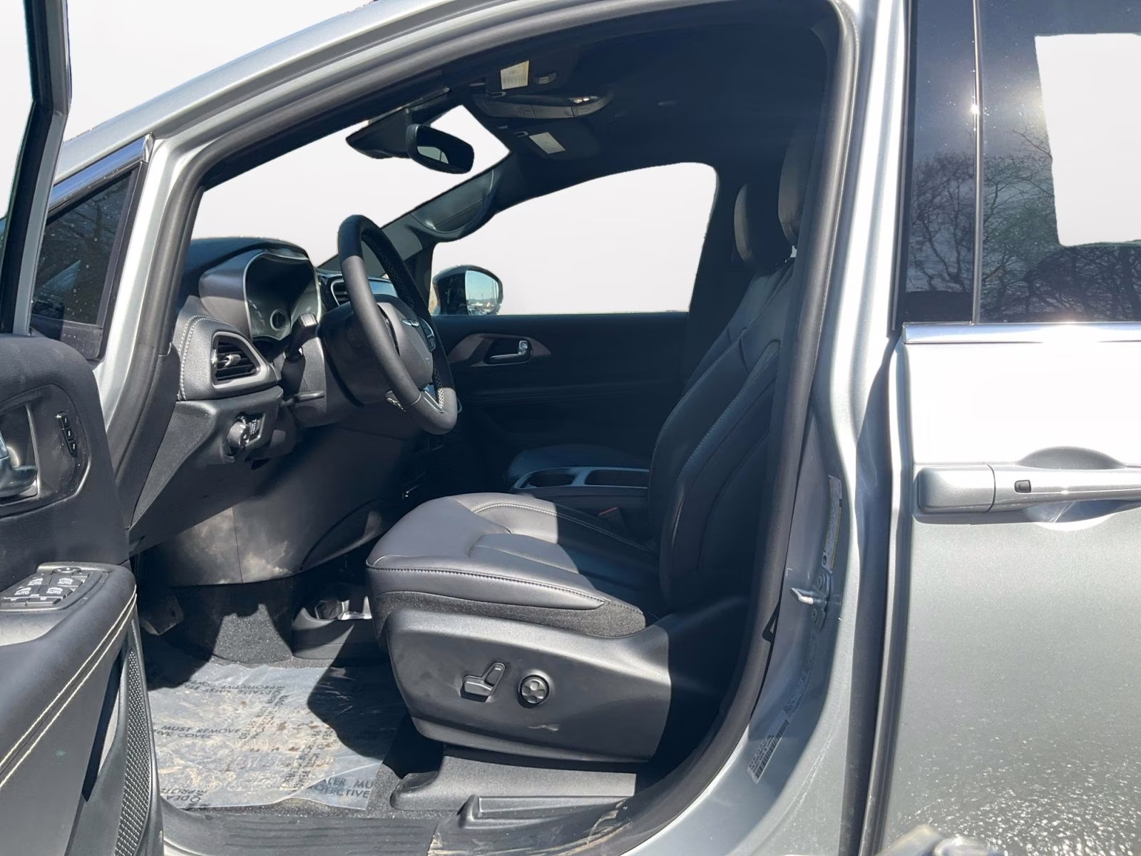 2026 Silver Mist Clearcoat Chrysler Pacifica Select AWD Van