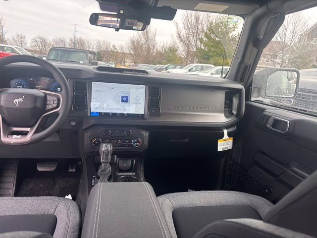 2026 Oxford White Ford Bronco Base 4X4 SUV