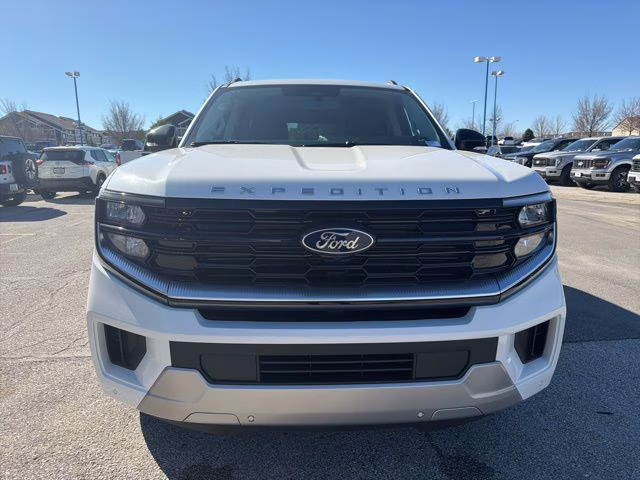 2026 Star White Metallic Tri-Coat Ford Expedition Platinum 4X4 SUV