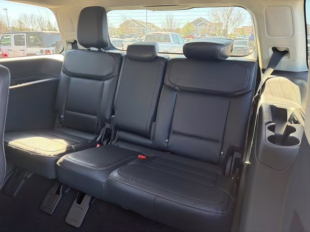 2026 Star White Metallic Tri-Coat Ford Expedition Platinum 4X4 SUV