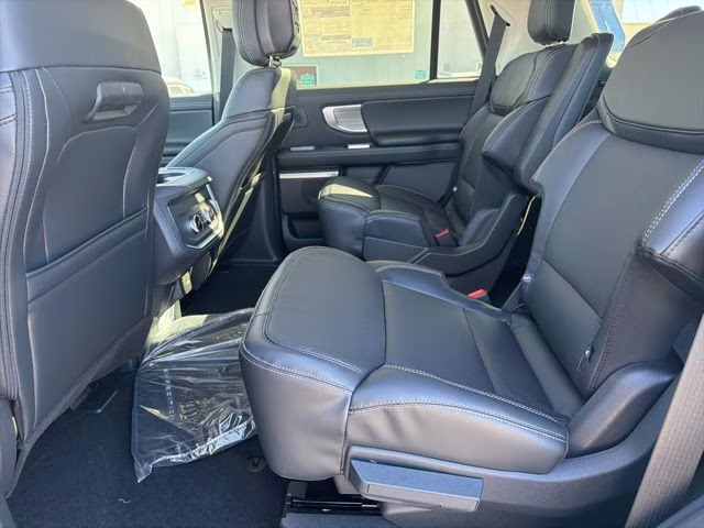 2026 Star White Metallic Tri-Coat Ford Expedition Platinum 4X4 SUV