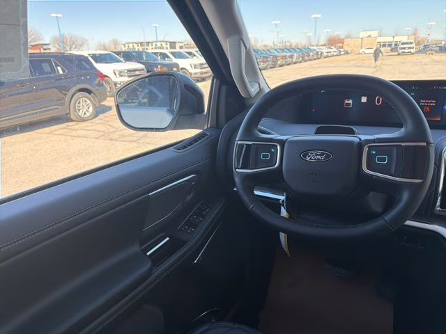 2026 Star White Metallic Tri-Coat Ford Expedition Platinum 4X4 SUV