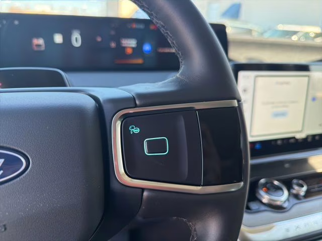 2026 Star White Metallic Tri-Coat Ford Expedition Platinum 4X4 SUV