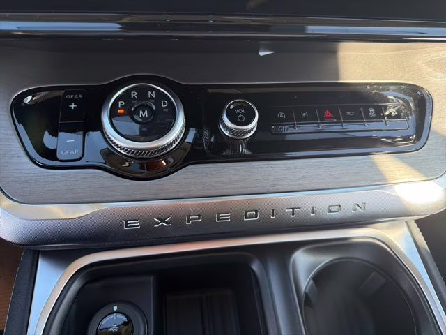 2026 Star White Metallic Tri-Coat Ford Expedition Platinum 4X4 SUV