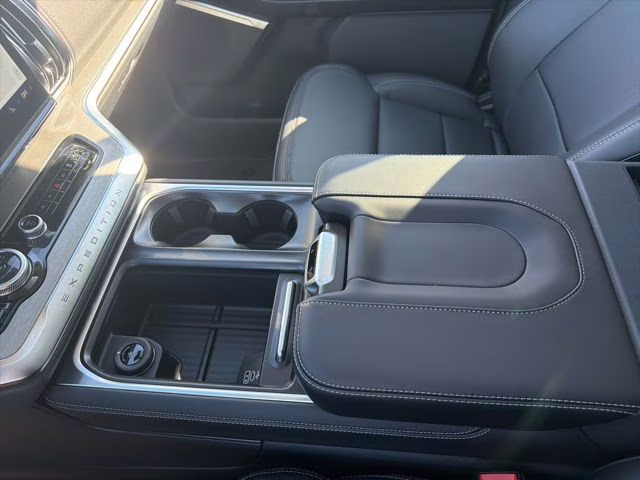 2026 Star White Metallic Tri-Coat Ford Expedition Platinum 4X4 SUV