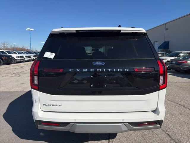 2026 Star White Metallic Tri-Coat Ford Expedition Platinum 4X4 SUV