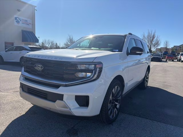 2026 Star White Metallic Tri-Coat Ford Expedition Platinum 4X4 SUV
