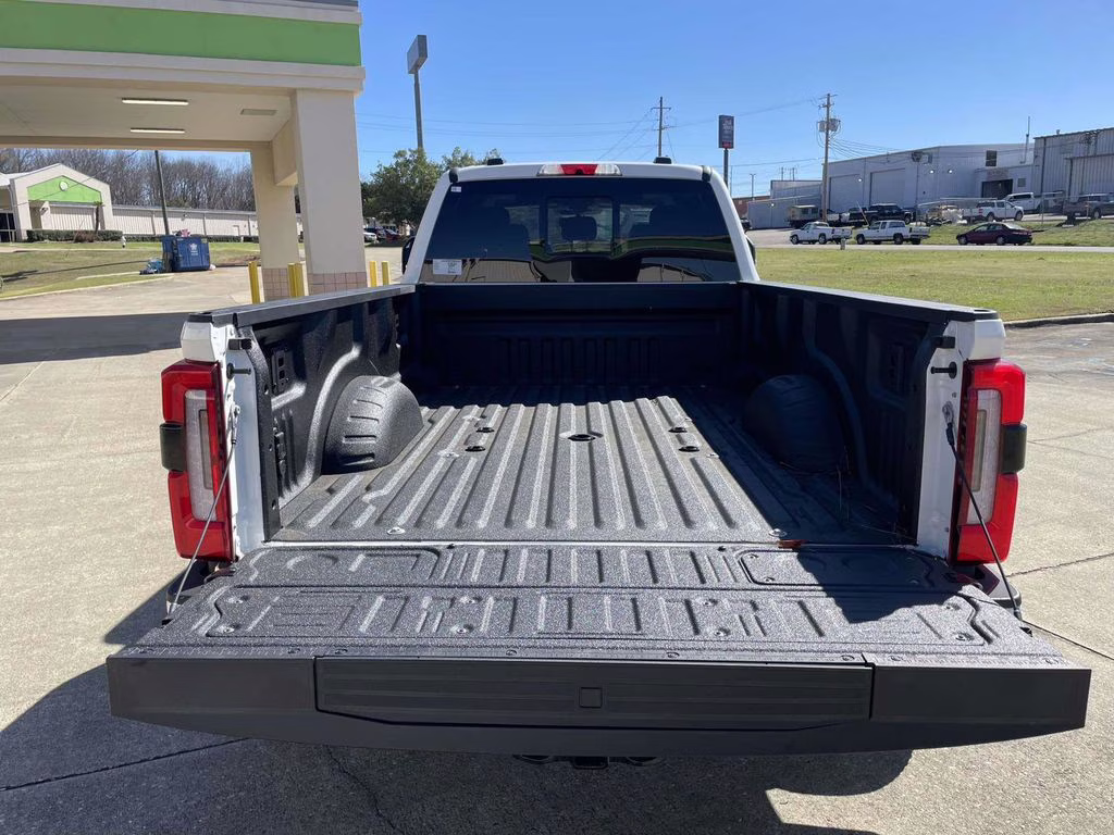 2026 Star White Metallic Tri-Coat Ford Super Duty F-350 DRW Platinum 4X4 Truck