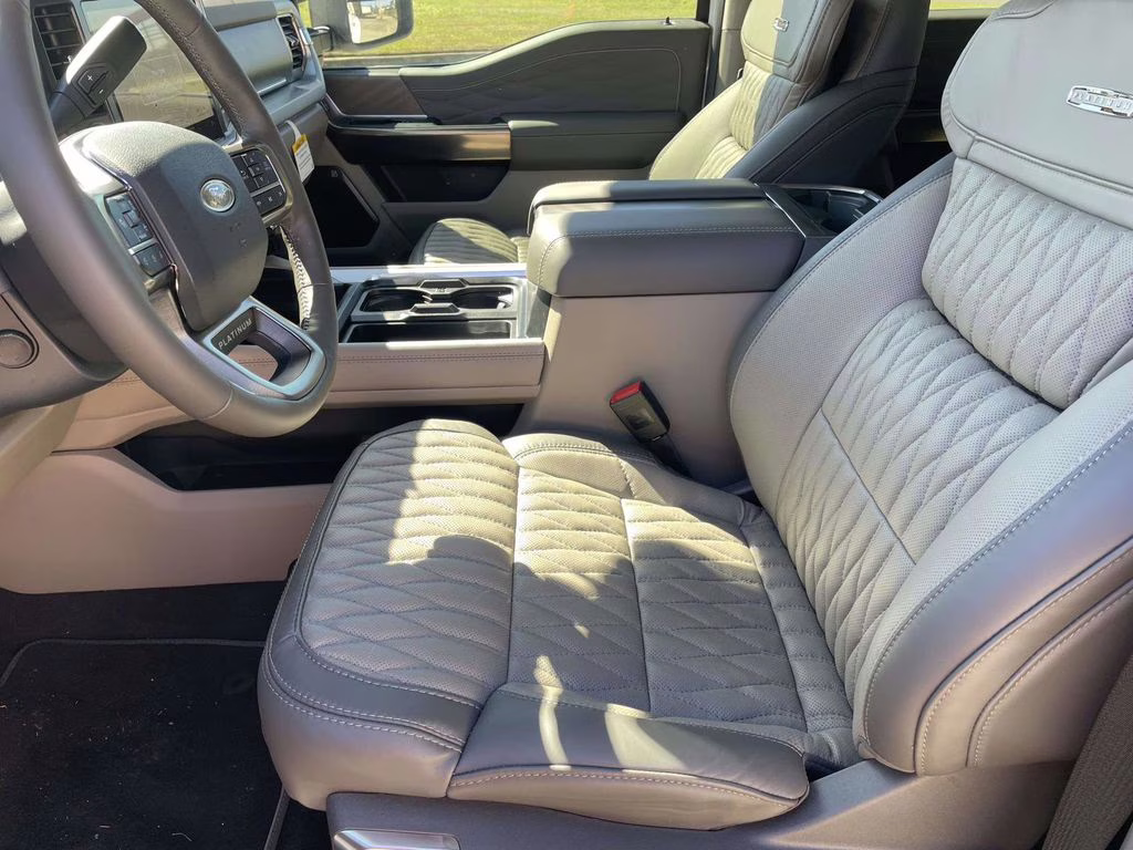 2026 Star White Metallic Tri-Coat Ford Super Duty F-350 DRW Platinum 4X4 Truck