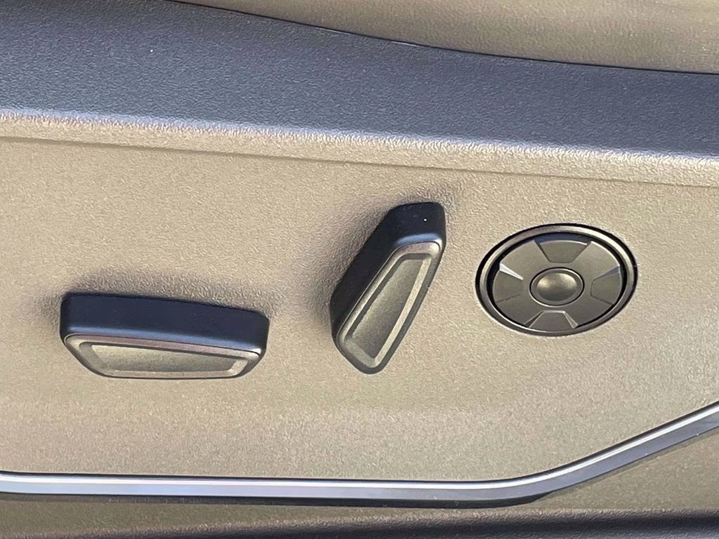 2026 Star White Metallic Tri-Coat Ford Super Duty F-350 DRW Platinum 4X4 Truck