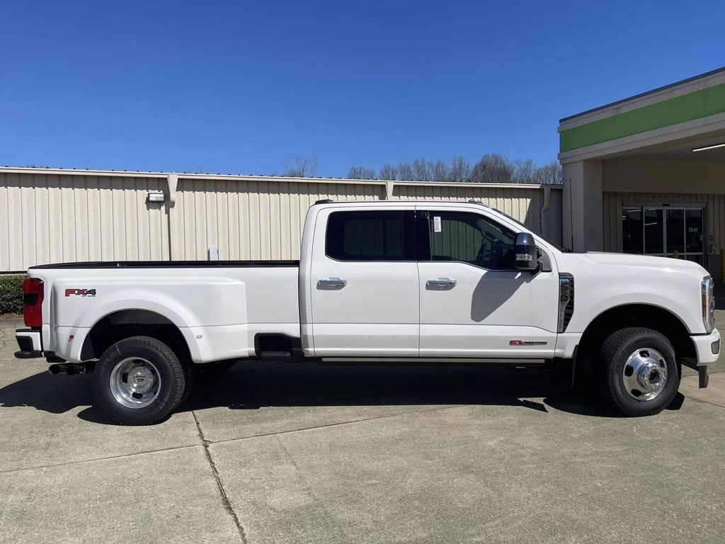 2026 Star White Metallic Tri-Coat Ford Super Duty F-350 DRW Platinum 4X4 Truck